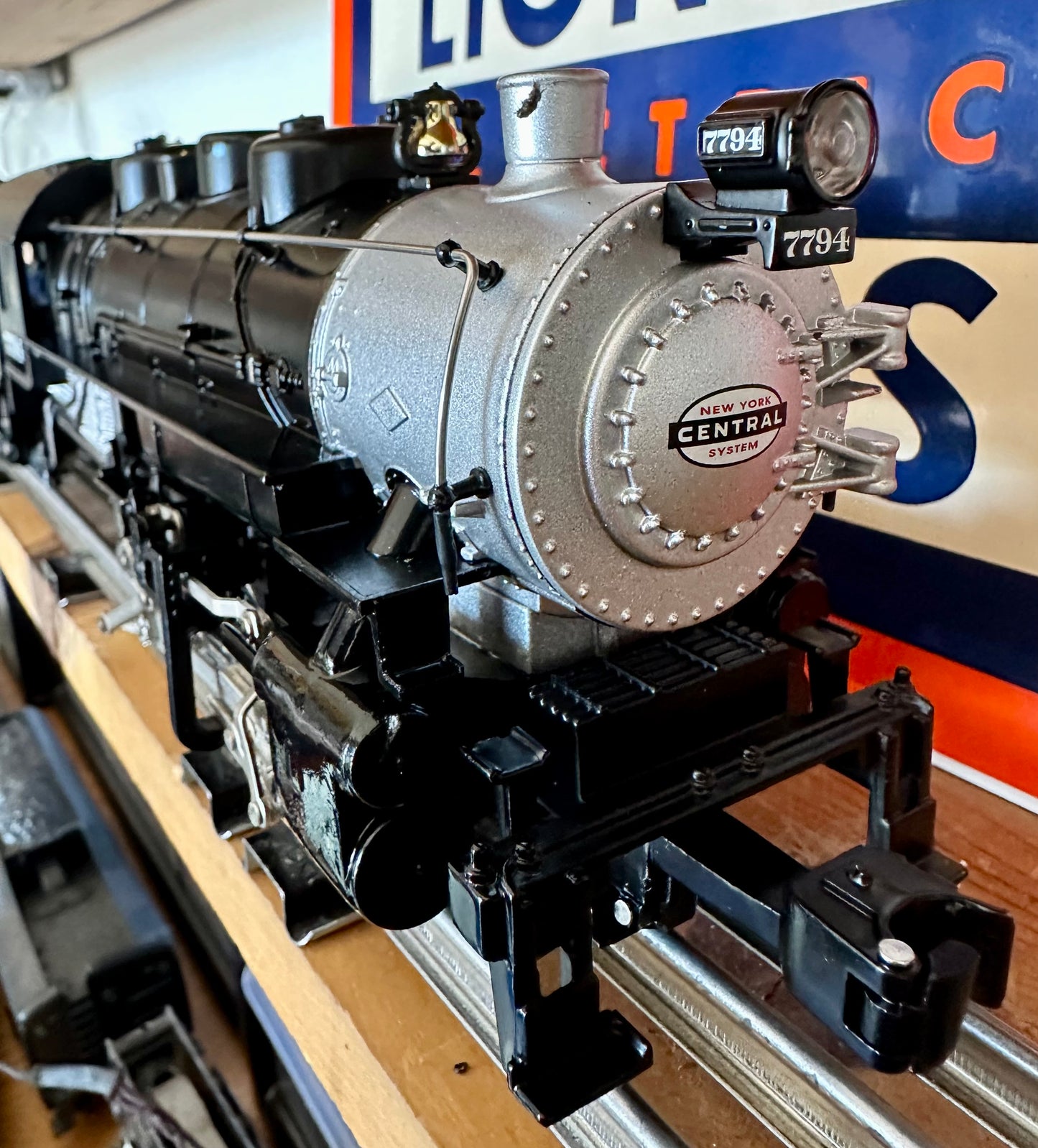 Lionel New York Central 0-8-0 Steam Loco and Tender #7794