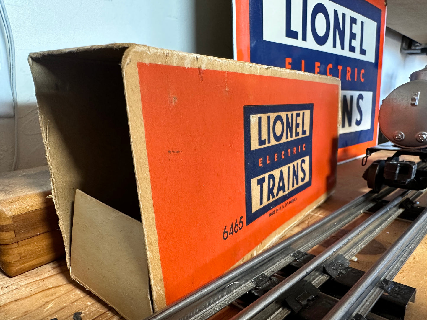 Postwar "0" Ga. Lionel No. 6465 Two Dome Sunoco Tank Car