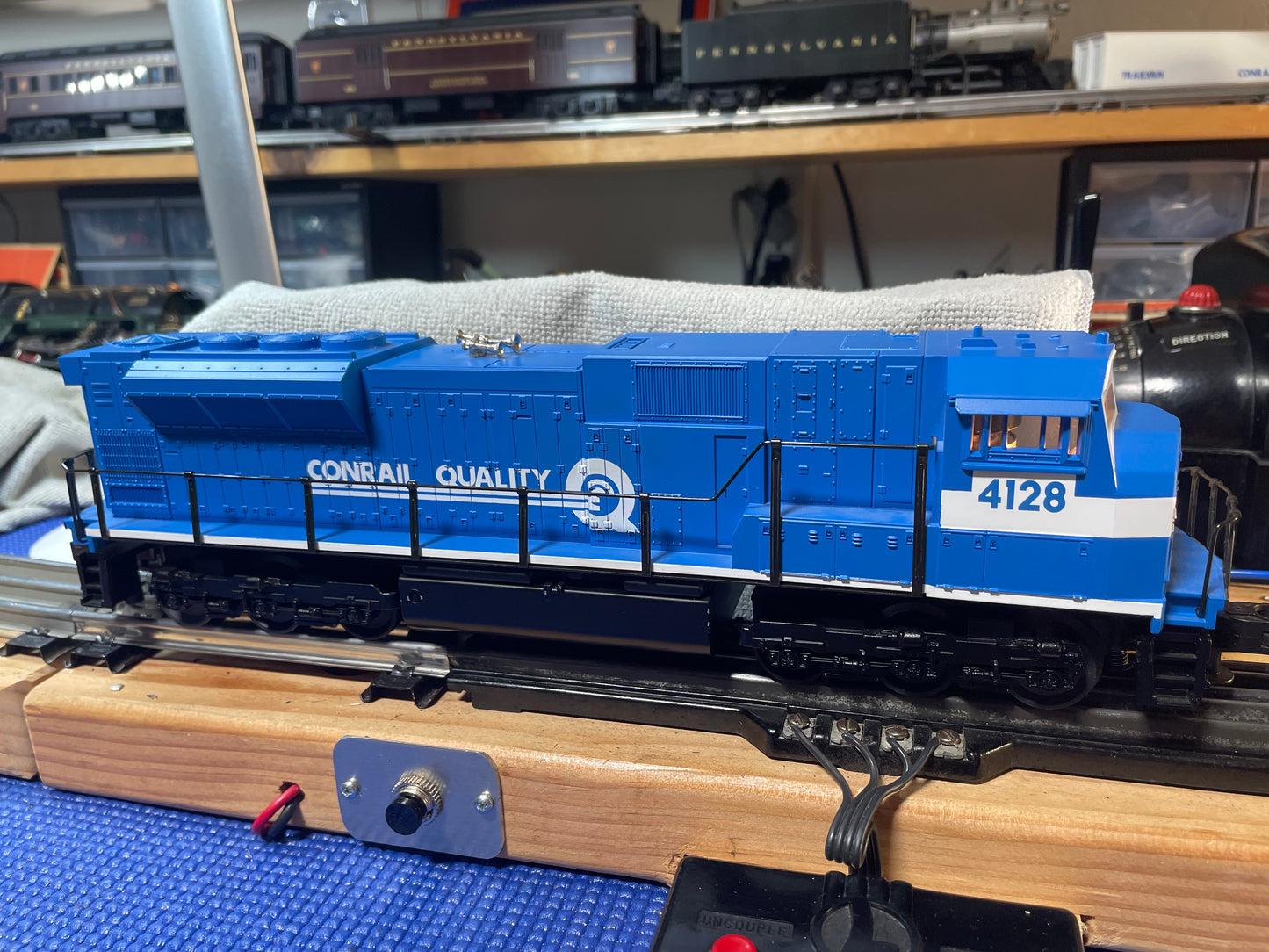 MTH Conrail SD-90 MAC Diesel Engine - 3-Rail Horn