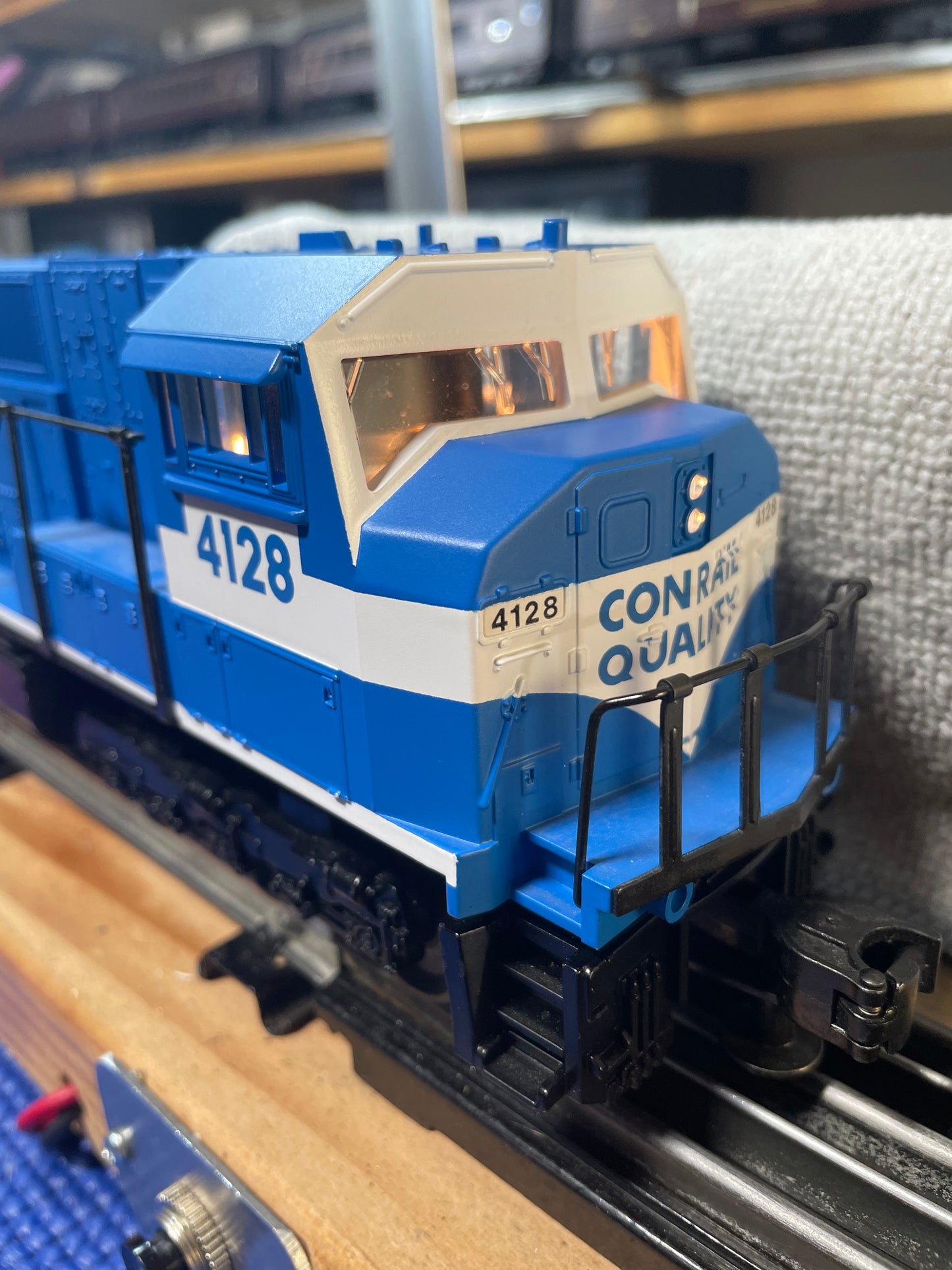 MTH Conrail SD-90 MAC Diesel Engine - 3-Rail Horn