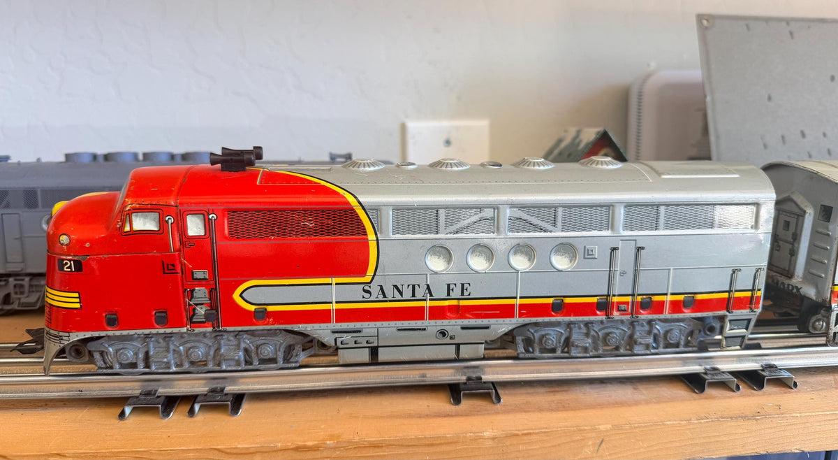 1950 Marx #21 O Scale/ O Gauge Santa Fe Diesel Locomotive AA Set